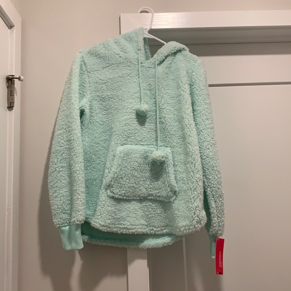 COZY SWEATSHIRT